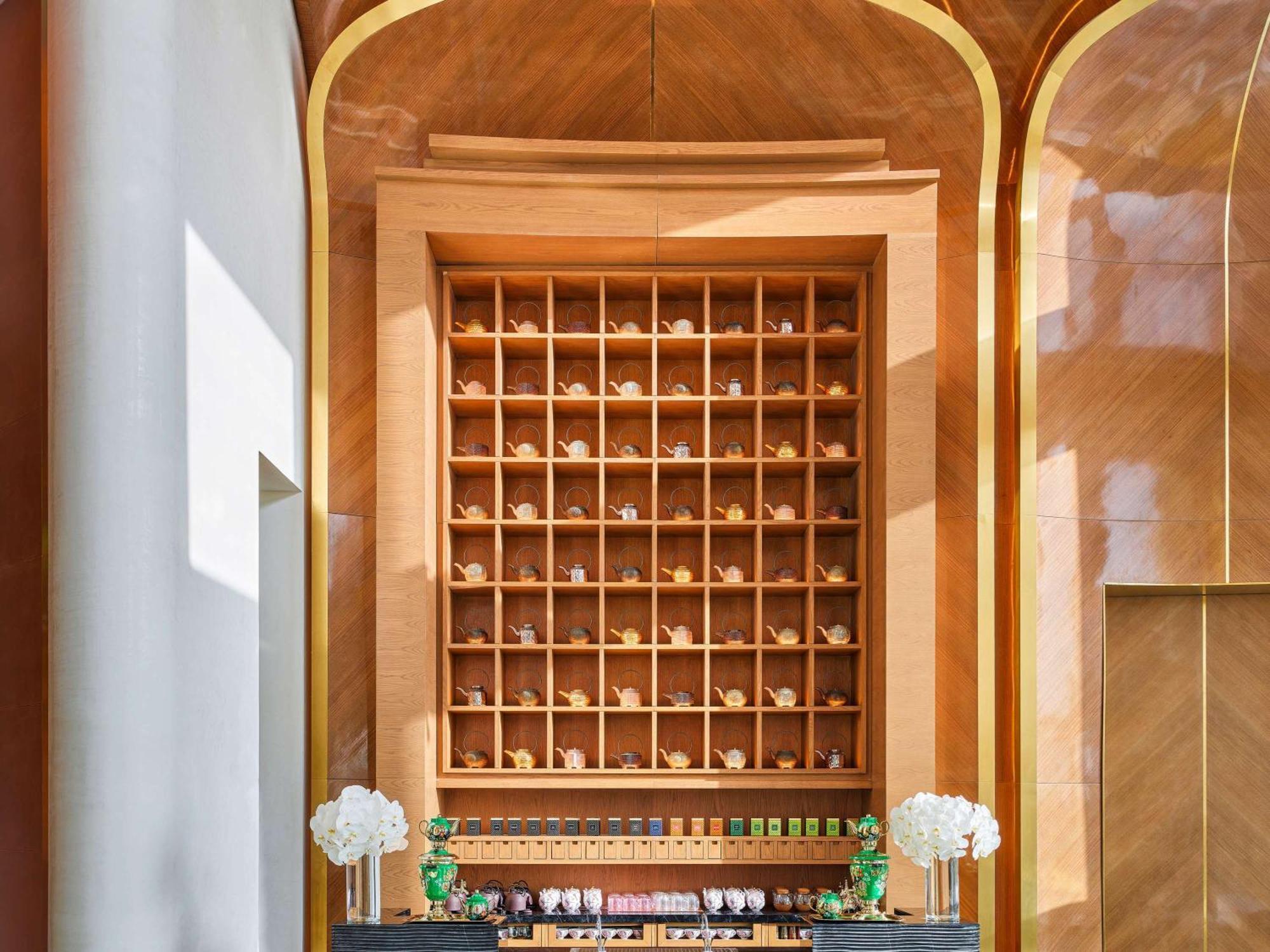 Fairmont Doha Hotell Lusail Eksteriør bilde A bell desk at the Mandarin Oriental, Hong Kong