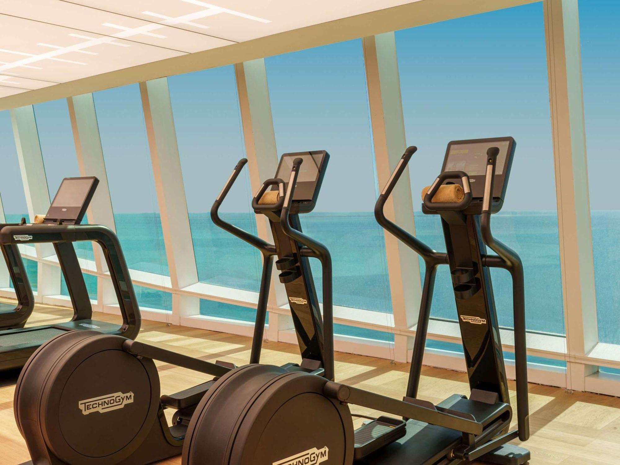 Fairmont Doha Hotell Lusail Eksteriør bilde Elliptical cross trainer